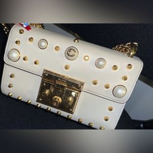 Authenticated Gucci Beige Padlock Bag with faux pearl and stud accents